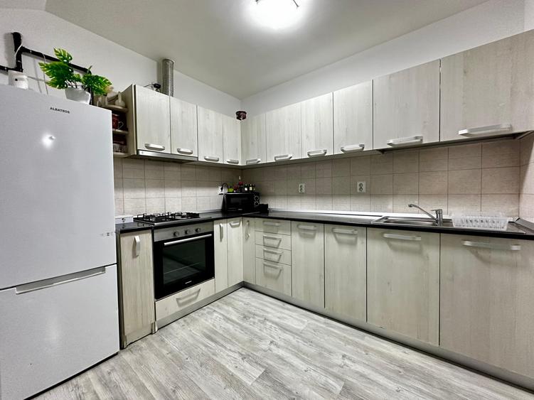Apartament cu 3 camere, mobilat în Florești