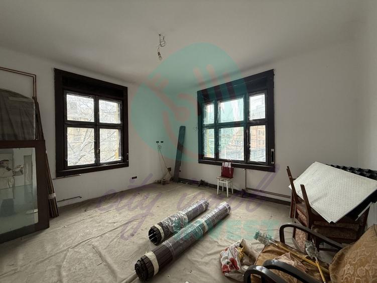 Apartament cu 3 camere semidecomandat în Universitate