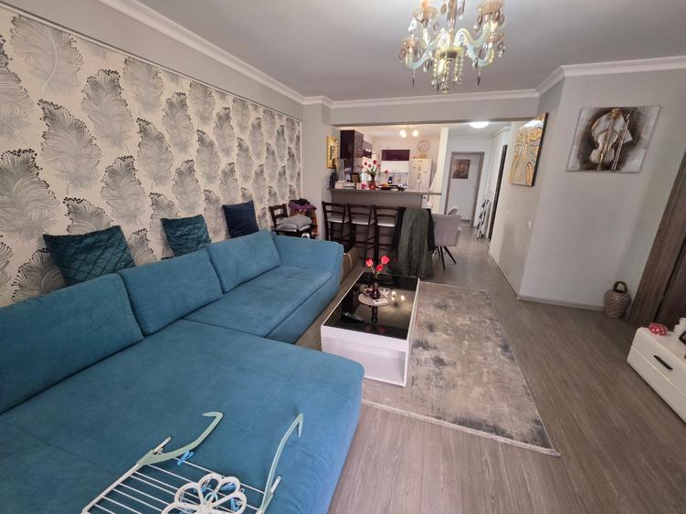 Apartament cu 3 camere semidecomandat, mobilat în 1 Decembrie 1918