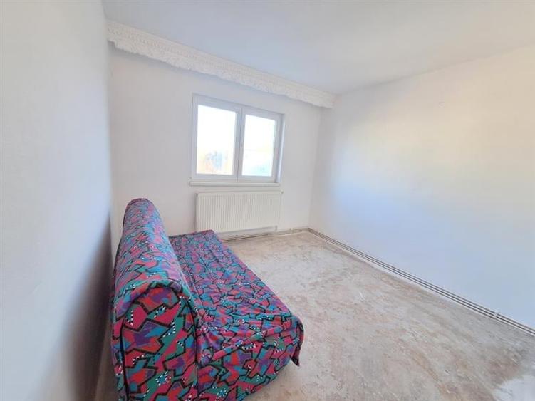 Apartament cu 2 camere semidecomandat în 9 Mai