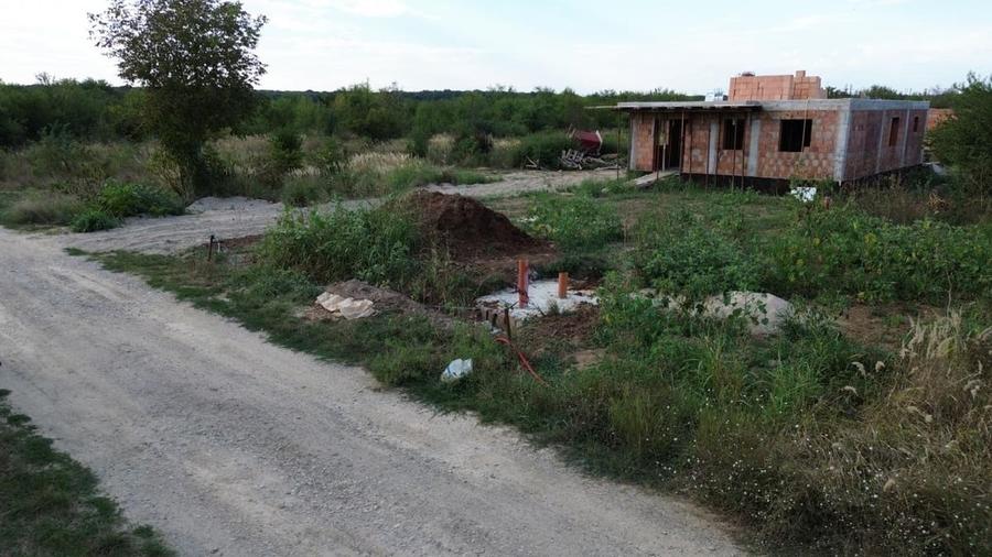 Casă cu 4 camere cu Teren 500 Mp în Roșu