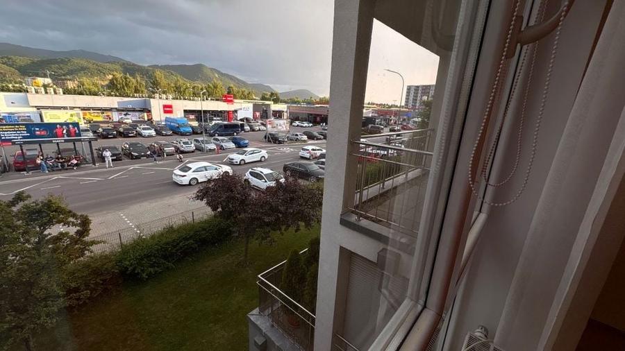 Apartament cu 3 camere decomandat în Drumul Carului