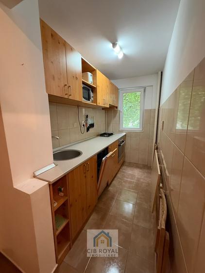 Apartament cu 2 camere decomandat în Victoriei