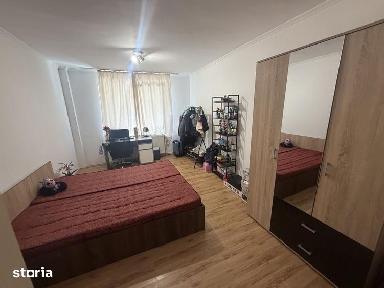 Apartament cu 3 camere decomandat în Cornișa