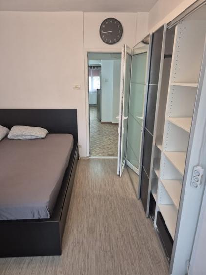 Apartament cu 3 camere decomandat, mobilat în Crângași