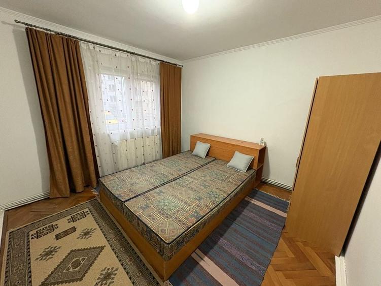 Apartament cu 2 camere decomandat în Sub Arini