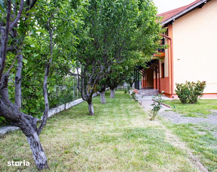 Casă cu 10 camere cu Teren 851 Mp în Clinceni