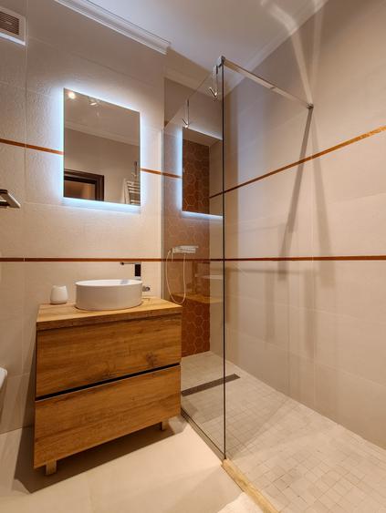 Apartament cu 3 camere decomandat în Uverturii