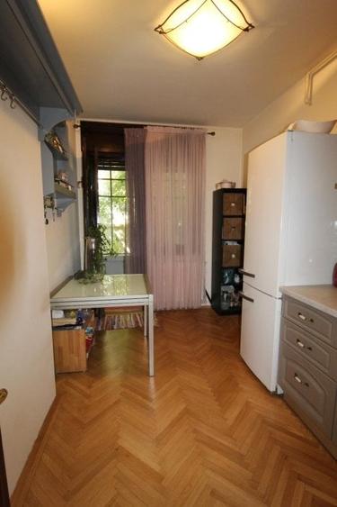 Apartament cu 3 camere circular, mobilat în Capitale