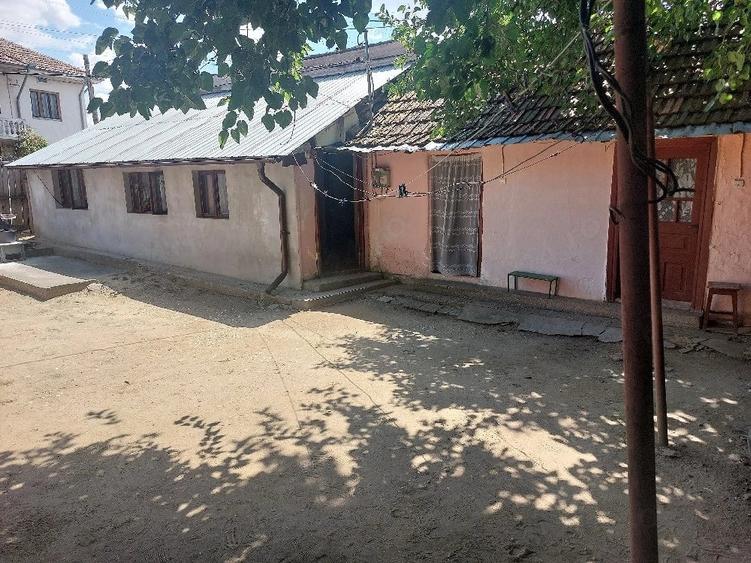 Casă cu 4 camere cu Teren 800 Mp în Central