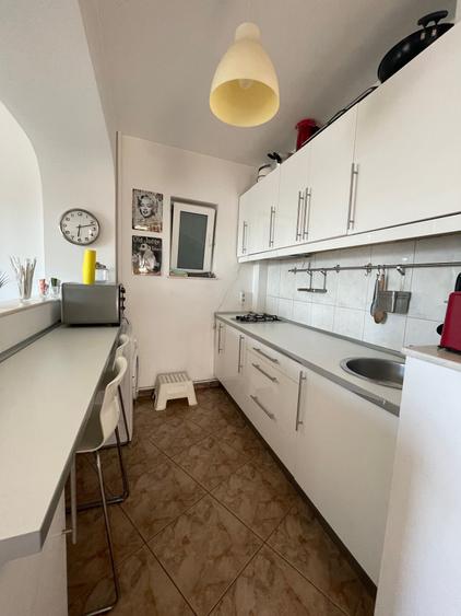 Apartament cu 3 camere decomandat, mobilat în P-ța Romană — fotografia 3