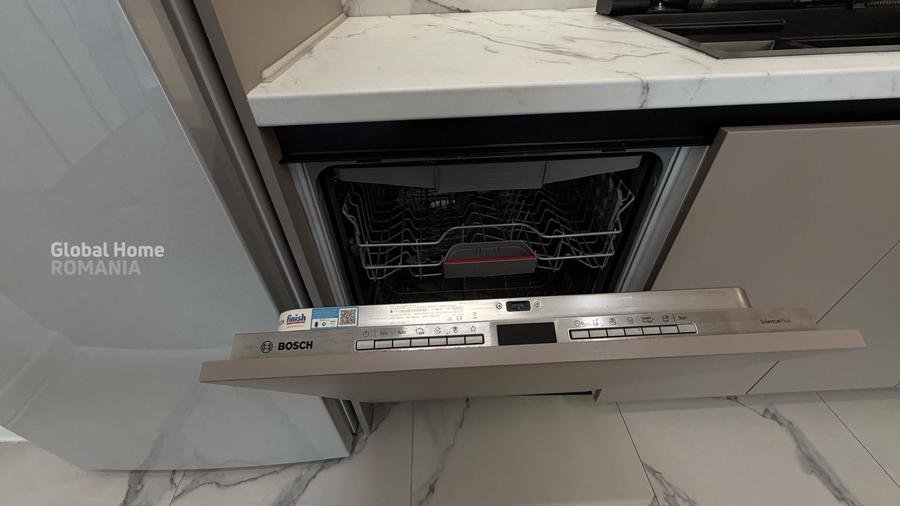 Apartament cu 2 camere semidecomandat, mobilat în 1 Mai