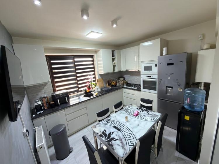 Duplex cu 5 camere cu Canalizare în Chiajna