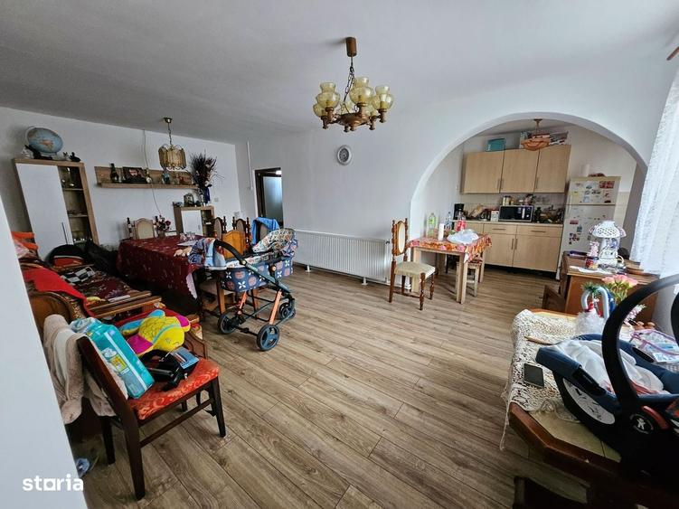Casă cu 4 camere în Mândruloc
