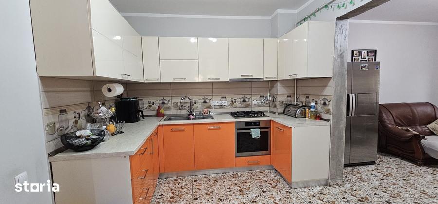 Casă cu 5 camere decomandat cu Teren 250 Mp în Lazaret