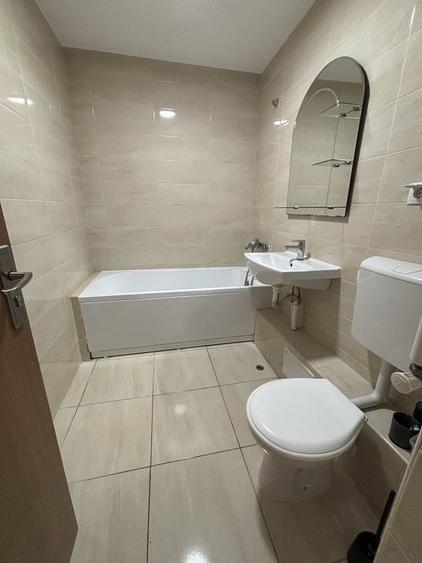 Apartament cu 3 camere decomandat în Între Lacuri