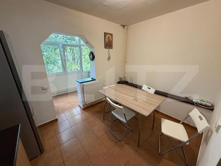Apartament cu 3 camere decomandat în Rovine