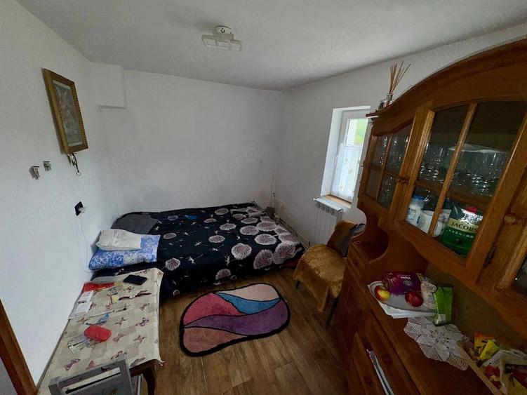 Casă cu 2 camere cu Teren 10199 Mp în Cotmeana