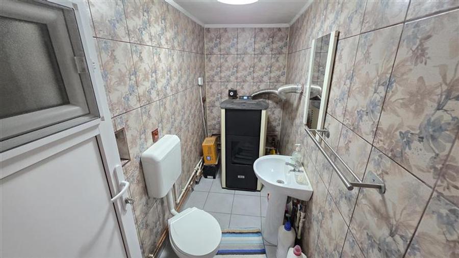 Casă individuală cu 7 camere cu Canalizare în Răcășdia