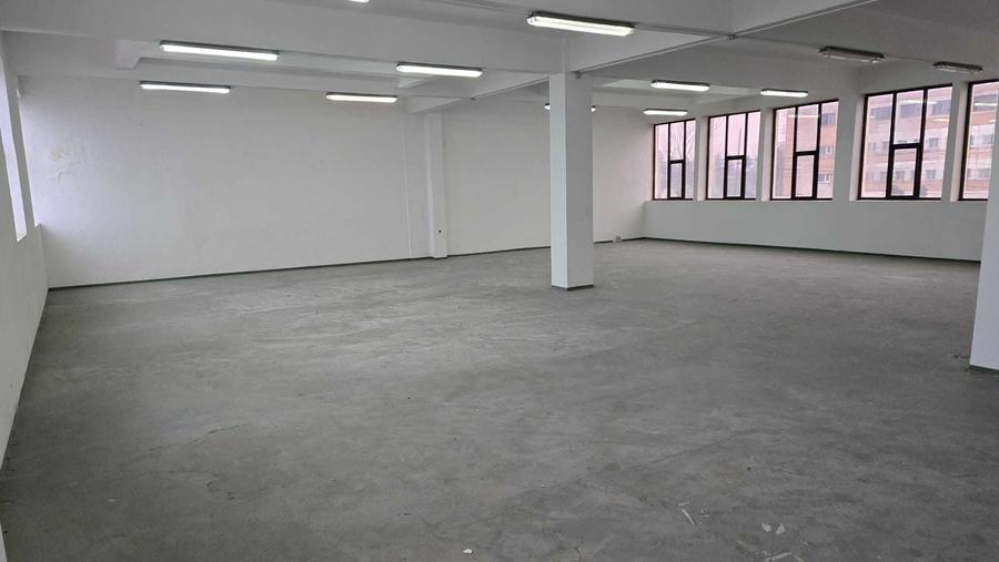 Spațiu comercial, de 800 mp, în Central