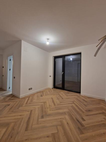 Apartament cu 3 camere semidecomandat în Pipera