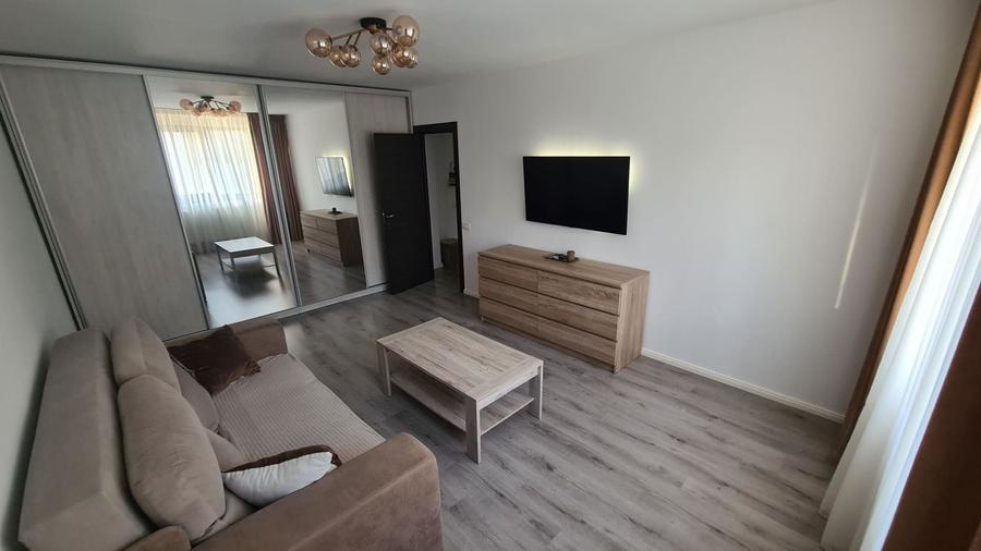 Apartament cu 2 camere decomandat în 1 Decembrie