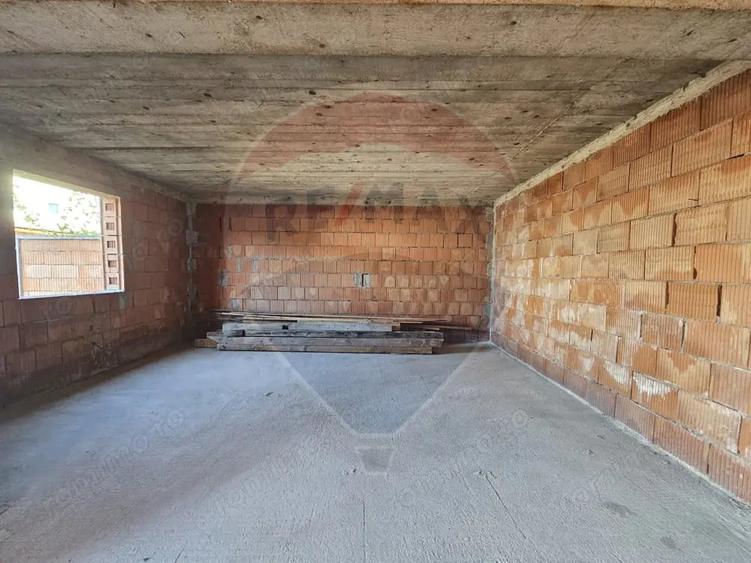 Casă cu 6 camere cu Teren 350 Mp în Central