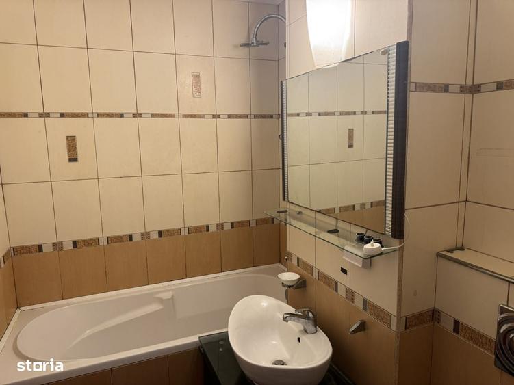 Apartament cu 3 camere decomandat în Drumul Taberei