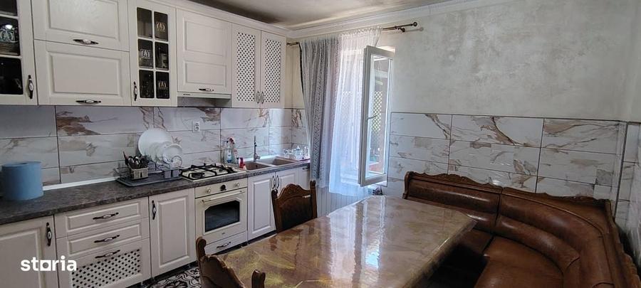 Casă cu 4 camere în Central
