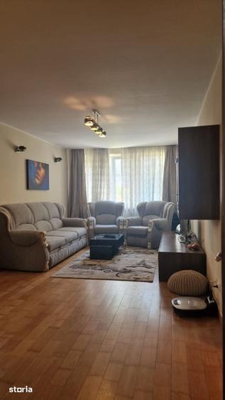 Apartament cu 3 camere semidecomandat, mobilat în Central
