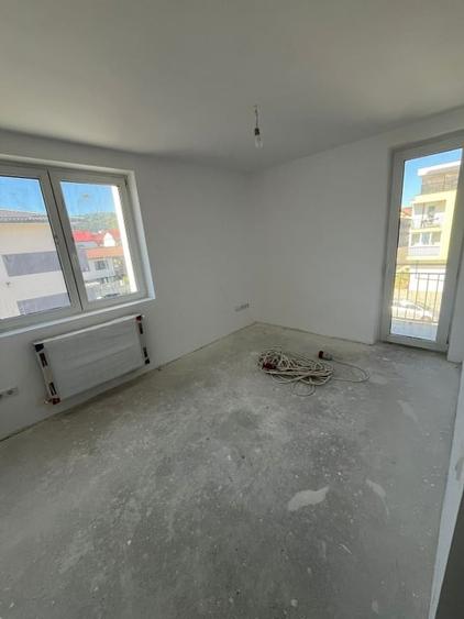 Apartament cu 3 camere semidecomandat în Florești — fotografia 3