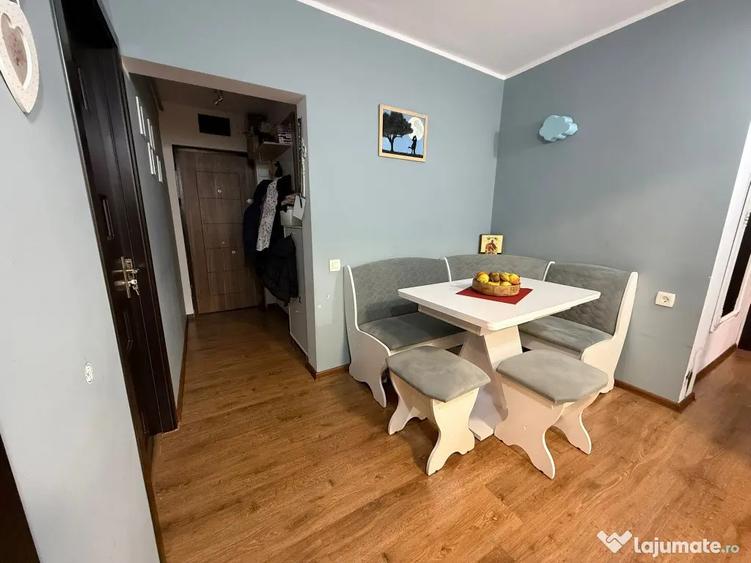 Apartament cu 3 camere decomandat, mobilat în Cornișa