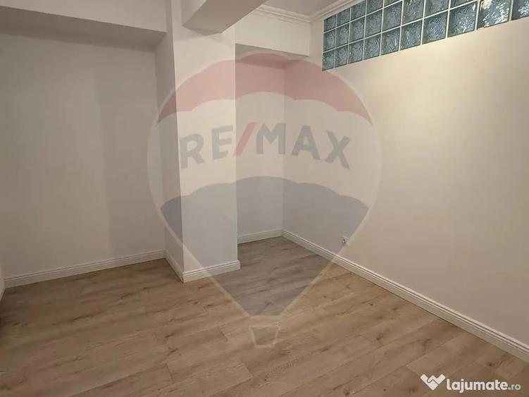 Apartament cu 3 camere decomandat în Aviației