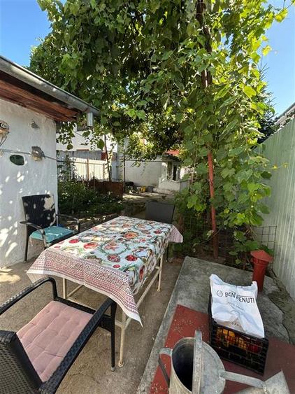 Casă cu 3 camere cu Canalizare în Central