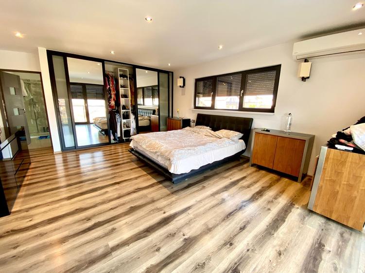 Casă individuală cu 5 camere cu Piscina în Miroslava