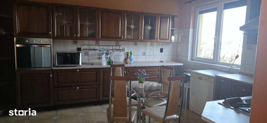 Vila D+P+E de vanzare in cartierul Europa - 8