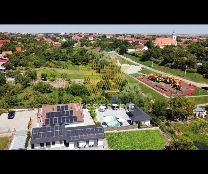 Casă individuală cu 9 camere cu Canalizare în Giarmata