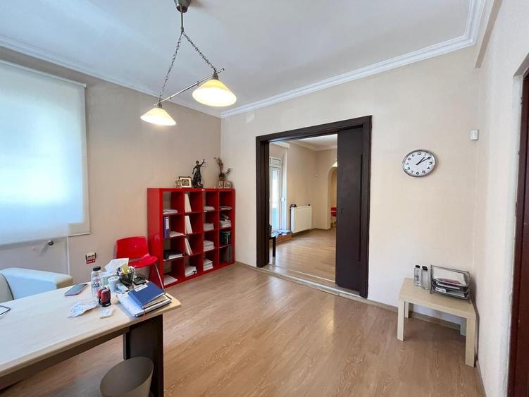 Apartament cu 3 camere în Calea Victoriei