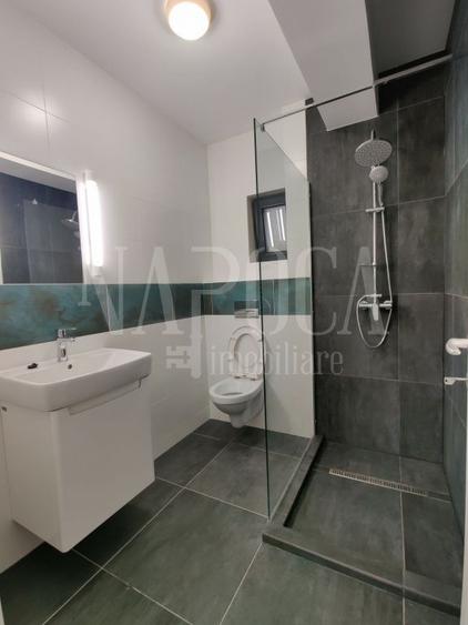 Apartament cu 8 camere decomandat în Gruia