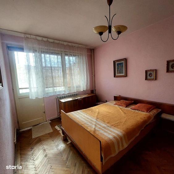 Apartament cu 3 camere în Micro 17