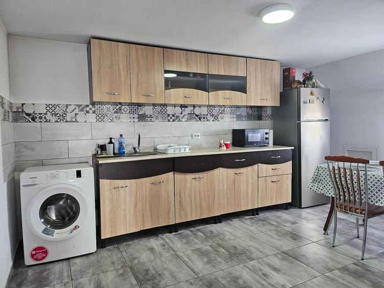 Apartament cu 3 camere decomandat, mobilat în Găvana