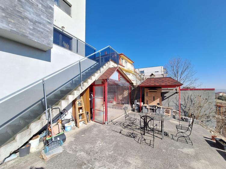 Casă cu 4 camere cu Canalizare în Borhanci