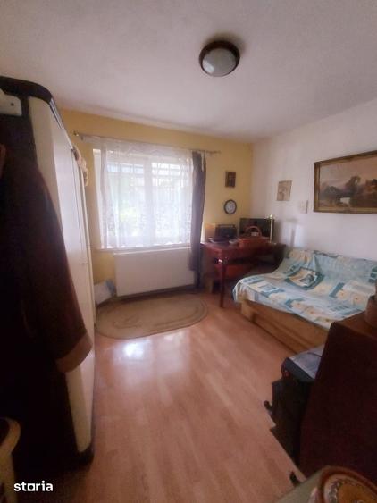 Apartament cu 3 camere decomandat în Aleea Trandafirilor