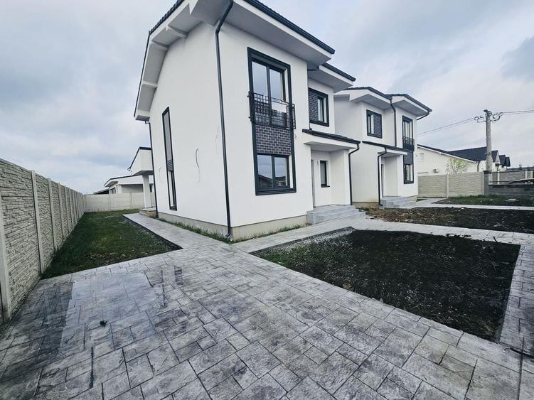 Duplex cu 4 camere cu Canalizare în Moșnița Veche
