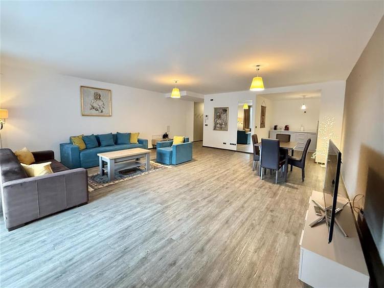 Apartament cu 3 camere decomandat, mobilat în Poiana Brașov