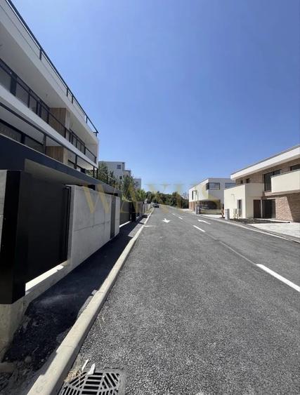 Duplex cu 6 camere cu Canalizare în Europa