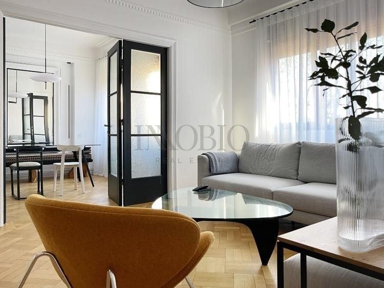 Apartament cu 3 camere decomandat, mobilat în P-ța Romană