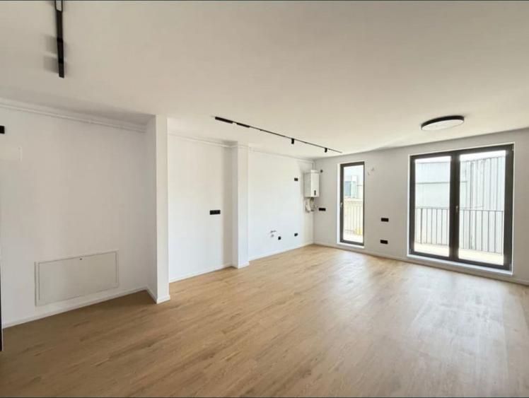 Apartament de vanzare semidecomandat ,2 camere 53mp , zona E - 4
