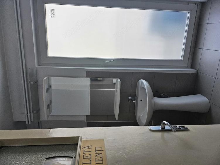 Apartament cu 4 camere semidecomandat în Magheru