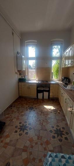 Apartament cu 3 camere decomandat, mobilat în Central